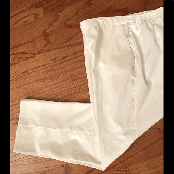 Alfred Dunner Simply Gorgeous Winter White Corduroy pants Size 8P - Picture 1 of 5